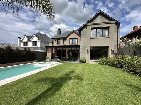 Casa en venta en Barrio Los Troncos