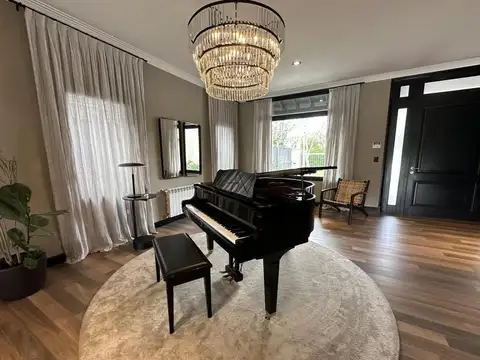 Casa 7 ambientes con 4 baños