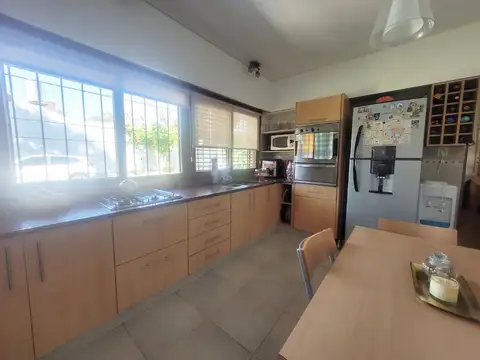 CASA 4 AMBIENTES EXCELENTE ESTADO . QUILMES OESTE