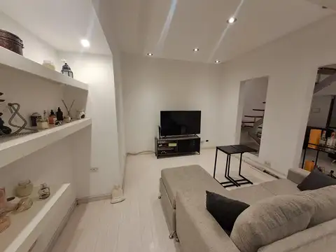 Casa 6 ambientes con 2 baños