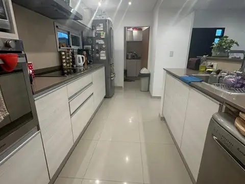 Casa 4 ambientes con 3 baños