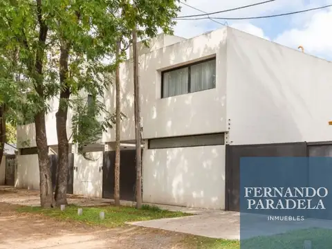 Casa en venta c/ cochera en Villa Gobernador Udaondo