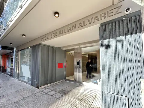 Julián Álvarez al 400, entre Corrientes av. y Juan Ramirez de Velasco