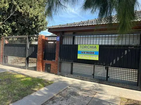 CASA CON LOCAL COMERCIAL - GUERNICA (GBA SUR)