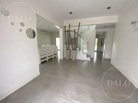 Casa 5 ambientes con 2 baños