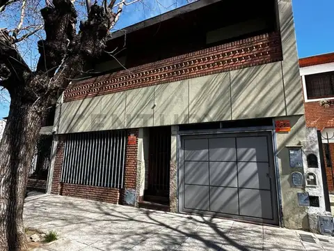 Casa 5 amb con garage, quincho, fondo y altillo