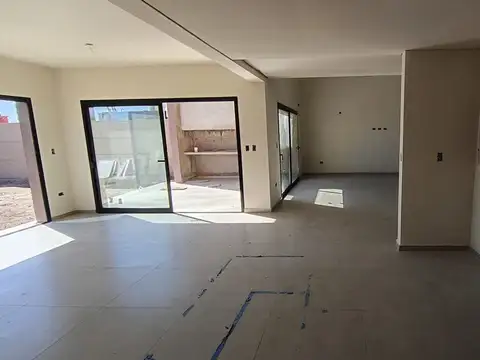 Casa 7 ambientes con 3 baños