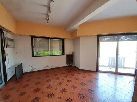 CASA AMERICANA3 AMBIENTES EN DOS PLANTAS CON LOCAL COMERCIAL- Ituzaingó Norte