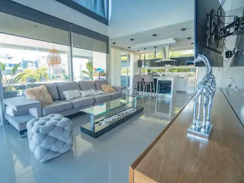 CASA 4 AMBIENTES FONDO A LAGUNA Y PLAYA