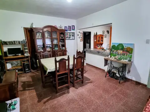 Casa 3 ambientes con 1 baño