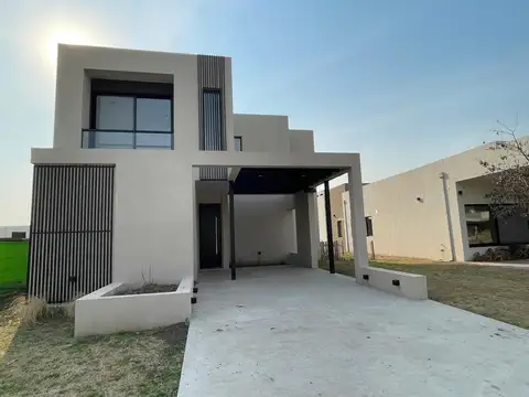 Casa a estrenar en el Barrio El Aljibe