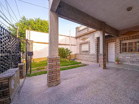 VENTA CASA CUATRO AMBIENTES VILLA BALLESTER