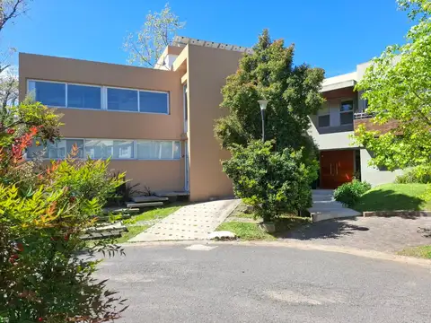 Barrio Privado Barrancas de San Isidro, moderna  casa/ departamento en Alquiler Impecable estado!