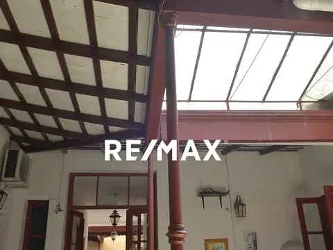 CASA 12 DORMITORIOS VENTA CENTRO CON  3 LOCALES