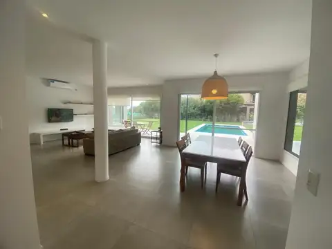 Casa en Alquiler Temporal con 5 cocheras