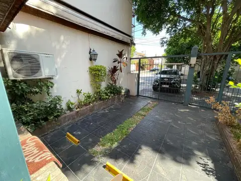 Depto Tipo Casa en Venta con 1 cocheras