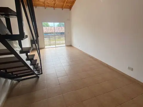 Depto Tipo Casa 2 ambientes con 1 baño