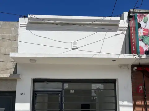 Excelente Local sobre Av. 25 de Mayo