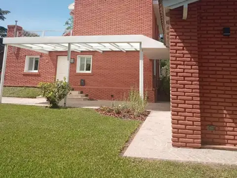 Casa en Venta con 2 cocheras