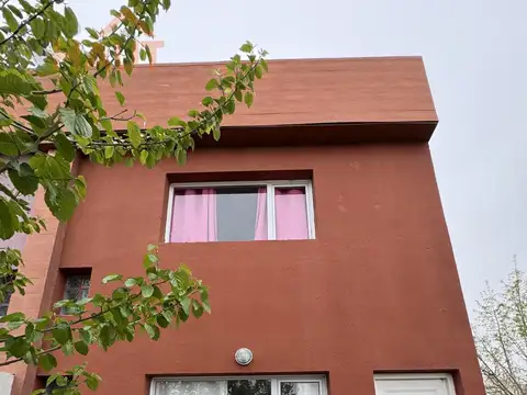 Depto Tipo Casa en Venta con 1 cocheras