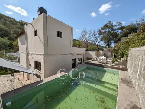 Casa 6 ambientes con 2 baños