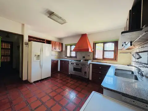 CASA  EN SAN ISIDRO, LA HORQUETA PARQUE Y PILETA