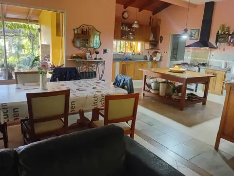 Casa 7 ambientes con 3 baños