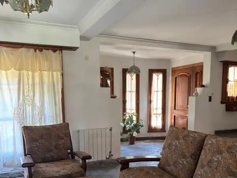 Casa 5 ambientes con 3 baños