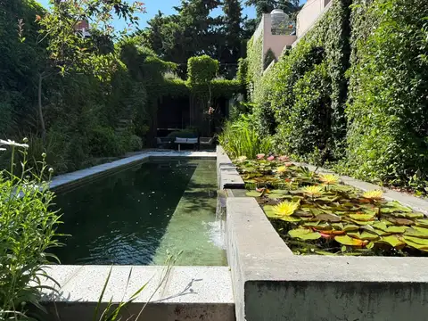 Espectacular casa de diseño con gran fondo