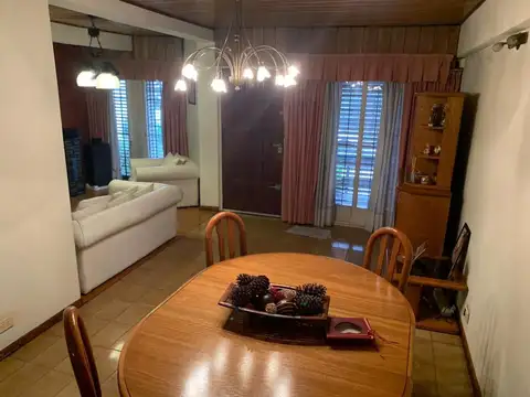 Casa en Venta en Villa Luzuriaga, USD 200.000