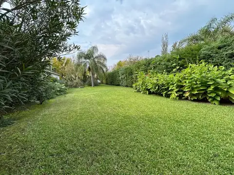 FUNES VENTA Casa amplio jardín pileta APTA CREDITO