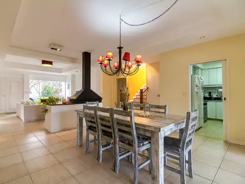 Casa 7 ambientes con 3 baños