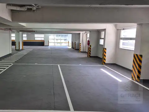 Excelente Cochera Fija Cubierta en esquina de JM Moreno y JB Alberdi - Caballito