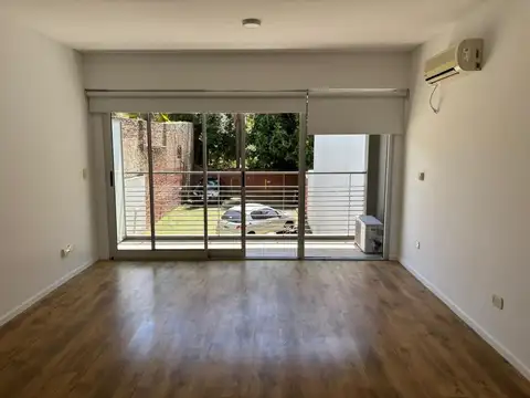 Departamento en Alquiler en Coghlan, $ 650.000