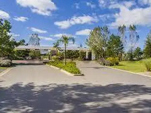 Los Robles 5901 , Piso 0