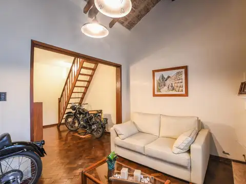 Casa en Venta con 3 cocheras