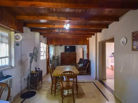 Venta casa 3 ambientes jardin y galpon APTA CRED