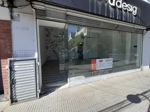 EXCELENTE LOCAL SOBRE CALLE IMPORTANTE EN CENTRO COMERCIAL 