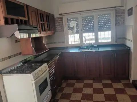 Casa 3 ambientes con 1 baño