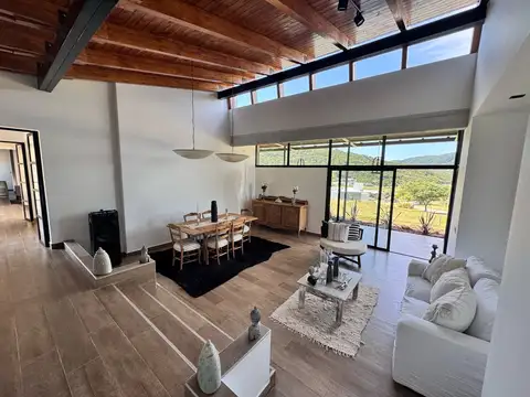 Casa en Venta con 2 cocheras