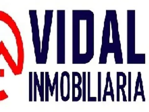 Amplio galpón en zona de empresas