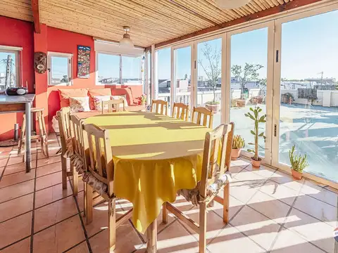 CASA 2 PLANTAS- CON TERRAZA Y PARRILLA - COCHERA