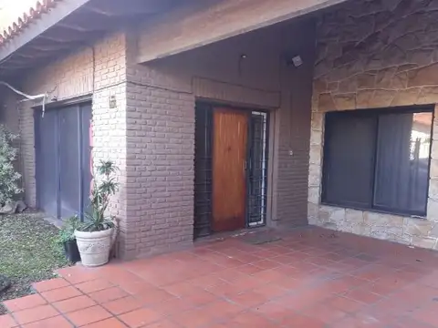 Casa en Venta con 4 cocheras