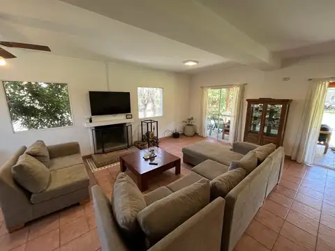 Casa 5 ambientes con 3 baños