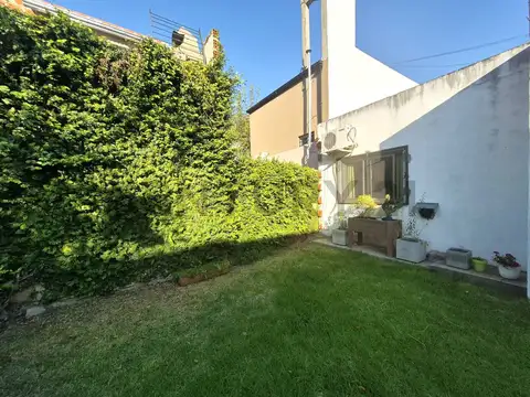 VENTA CASA CUATRO AMBIENTES SOBRE LOTE PROPIO EN CASTELAR