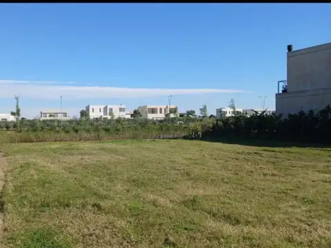 LOTE EN VENTA - BARRIO PUERTO DE LAGOS