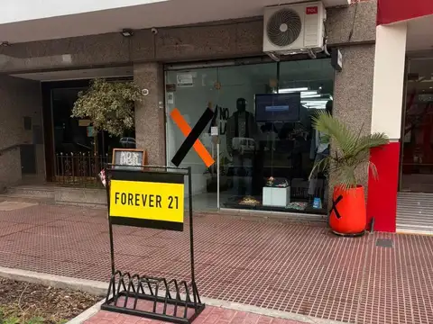Av.Honorio Pueyrredón 900 Local con entrepiso y sótano. T187m². Cid Campeador. SE VENDE ALQUILADO