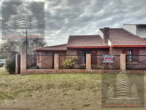 Casa 4 ambientes con 1 baño