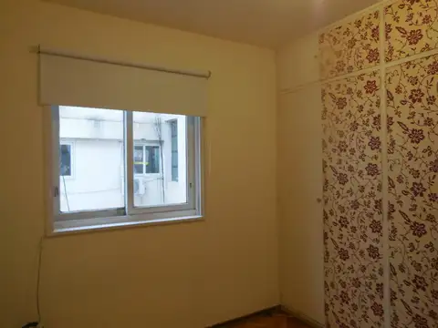 1 AMB. DIVIDIDO, BUEN ESTADO, CON VENTANA EN CADA SECTOR SUBDVIDIDO, VENTILA E ILUMINA  BIEN