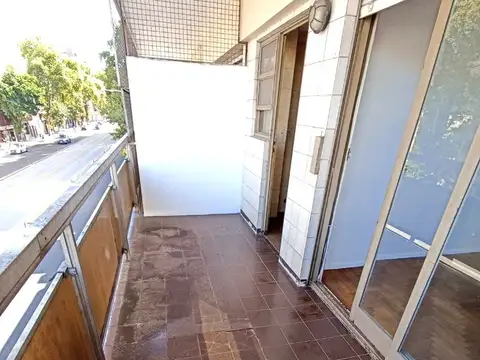 2 AMB 47 MTS TOT,FRENTE BALCÓN,COCINA INDPTE C/LAVADERO INCORP,BAÑO COMPLETO,EXC. UBICACIÓN